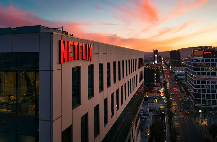 Netflix vs Blockbuster: The Rise, Fall, and Future Battle